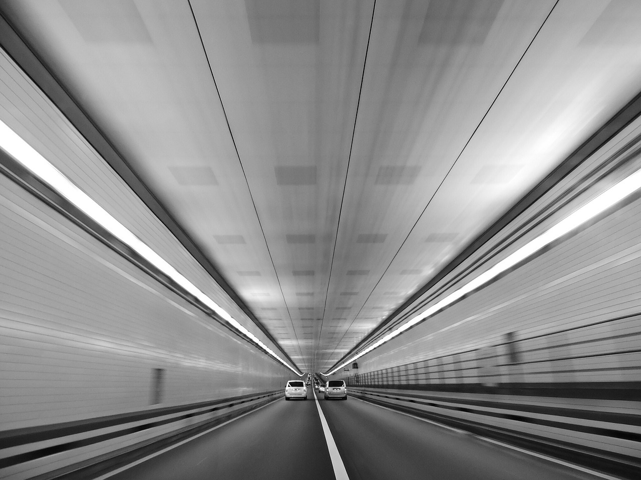 road, tunnel, cars-698449.jpg